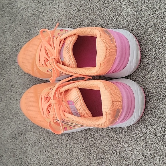 New Balance - Picture 3 of 5